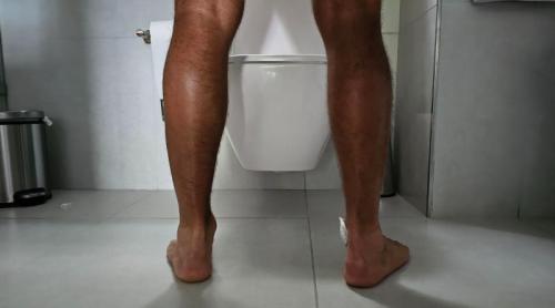 Greșeala frecventă pe care o fac bărbații după urinare