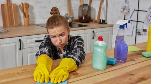Greșeala pe care toți o facem cu detergenții din bucătărie