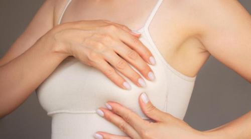 Primele semne ale cancerului de sân. La ce simptome spun medicii că trebuie să fii atentă