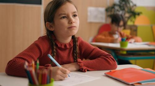 Profesorii spun că pot să își dea seama care elevi folosesc IA în loc să gândească singuri, după aceste comportamente