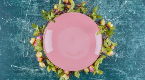 Semnul de pe farfurie care îți pune sănătatea în pericol. De ce trebuie să o arunci imediat