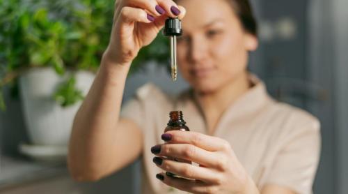 Uleiuri esențiale pentru alergie: ce desfundă nasul și ce ajută la rinita alergică