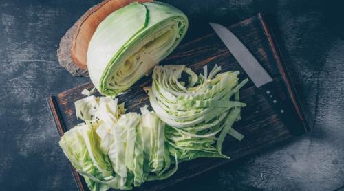 Varza, noul „superaliment” din bucătării. De ce o recomandă nutriționiștii