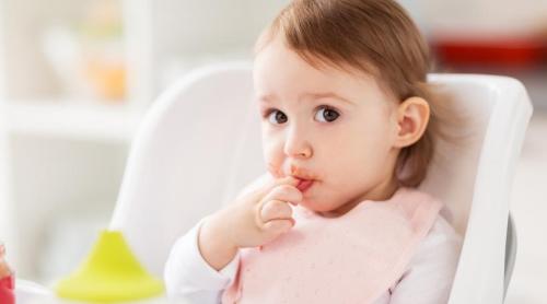 Acest aliment ar putea ajuta bebelușii să doarmă mai bine, potrivit unui studiu