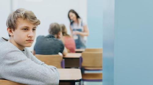 Când copilul nu mai poate, nu când nu mai vrea. Radu Leca explică burnout ul elevilor și cum să oprești abandonul școlar