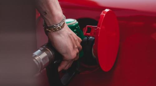 Carburanții se scumpesc din nou: cât plătești azi la pompă