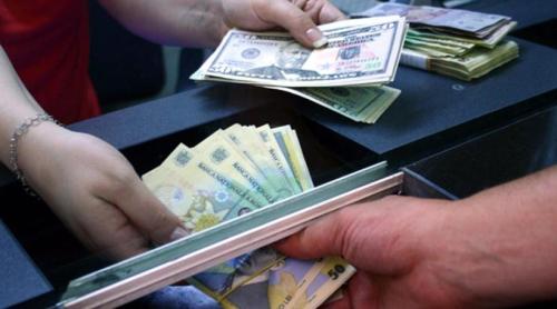 Ce se întâmplă cu leul: euro stă pe loc, dolarul scade