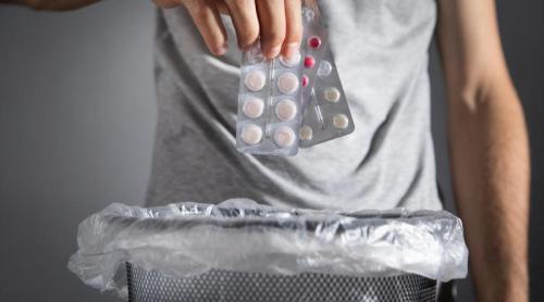 Ce se întâmplă dacă iei un medicament expirat. Detaliul pe care nu ar trebui să îl ignori