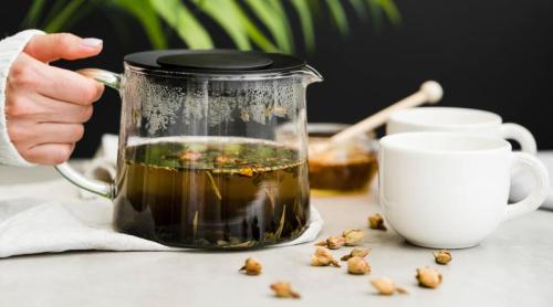 Ceaiul negru, sprijin natural pentru plămânii fumătorilor