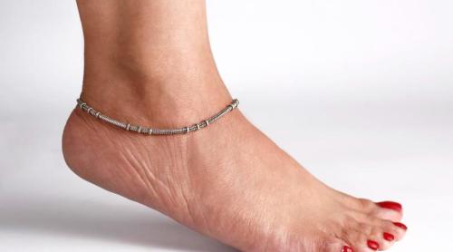 De ce devine pielea de pe picioare subțire și lucioasă odată cu vârsta