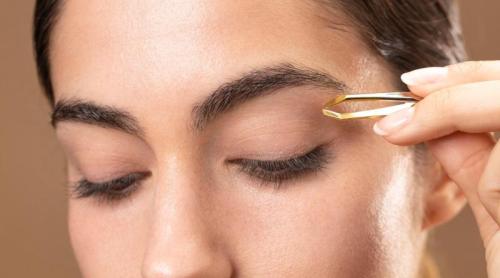 De ce strănuți când te pensezi? Explicația dermatologilor despre nervul trigemen