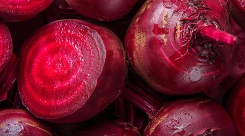 De ce tot mai mulți oameni beau suc de sfeclă roșie. Beneficiile care i au surprins pe cercetători