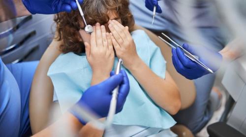 Frica de dentist: când devine fobie și de ce apare