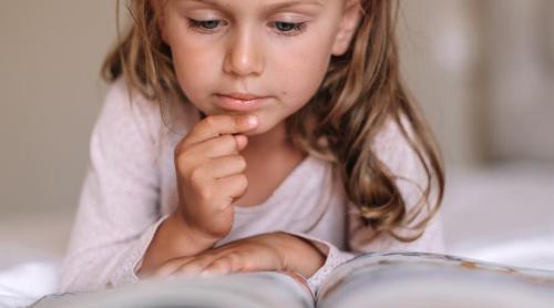 Neuropsiholog: „În cazul în care copilul nu citește fluent la vârsta de 8 ani, ar putea fi un semn de avertizare”