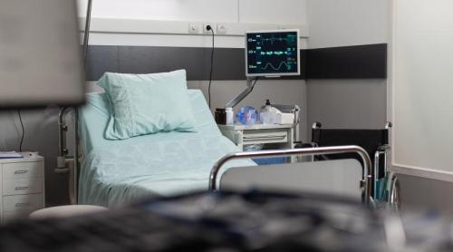 O fetiță de 12 ani s a stins din viață în urma unei altercații violente la școala ei: „A încercat să și apere sora”