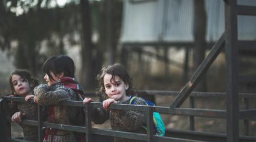 Părintele Necula: „Le am umplut burta copiilor, dar li s au înfundat urechile!” Adevărul tulburător despre abandonul școlar și opulență