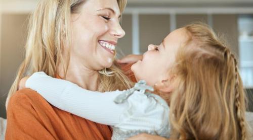 „Părinți pașnici, copii fericiți”: strategii pentru un parenting bazat pe emoții și conexiune