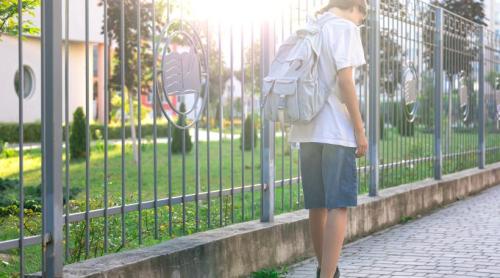 Predictorii psihologici ai abandonului școlar. Radu Leca: „Mintea elevului ajunge să asocieze școala cu pericol, nu cu dezvoltare”