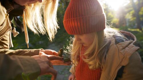 Știința dezvăluie abilitatea părinților care influențează cel mai mult inteligența copiilor lor și 3 moduri prin care o pot integra