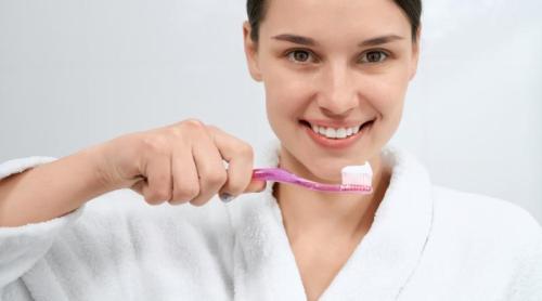 Sunt periuțele de dinți o sursă de microplastice? Ce spune un recent studiu