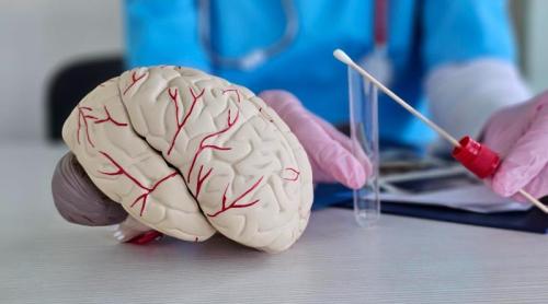 Testul de sânge care prezice Alzheimer cu ani înainte de primele semne