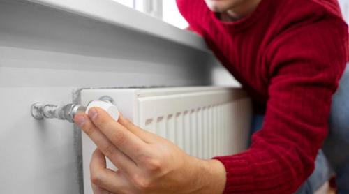 Trucul cu folie de aluminiu pe calorifer. Ce efect are și de ce merită încercat