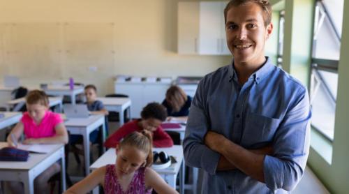 Un profesor le propune elevilor să își schimbe prenumele pentru o zi, iar succesul este total / VIDEO