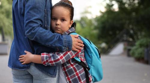 Violența sexuală în programele extrașcolare: semne de avertizare pe care părinții nu ar trebui să le ignore