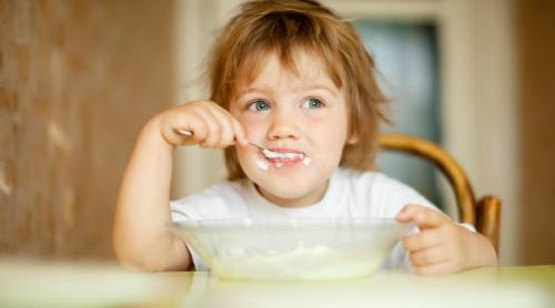 Alimentele pe care mulți copii le consumă zilnic, asociate cu un IQ mai scăzut, conform unui nou studiu