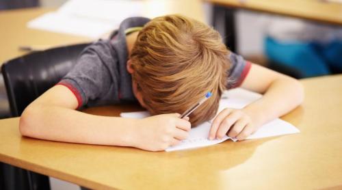 Colapsul academic, pericolul din lunile mai și iunie: Cum poți evita epuizarea școlară