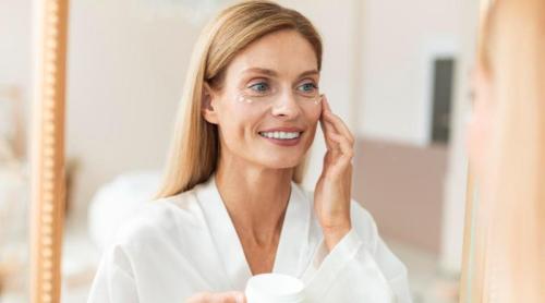 Crema care te scapă de riduri și îți întinerește aspectul tenului. Cum transformă crema de păpădie tenul matur