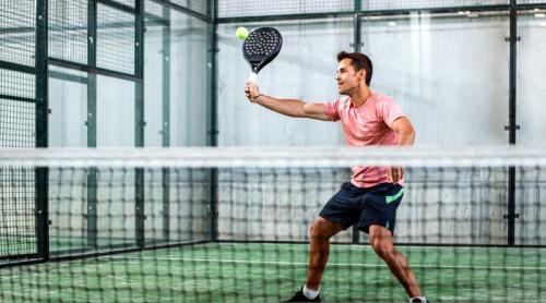 De ce padelul reprezintă un antrenament eficient atât pentru minte, cât și pentru corp