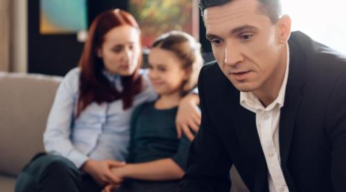 Semnele alienării parentale. Leca: Avem scenariul în care conflictul adultului „înghite” copilul  