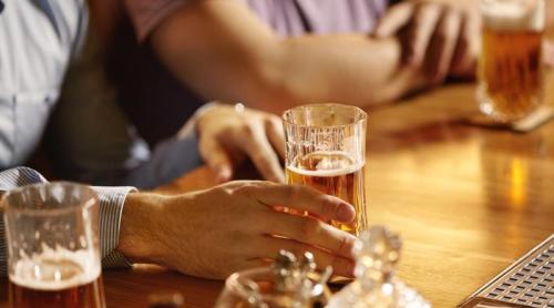 Adevărul ascuns din pahar: 8 efecte nocive ale alcoolului pe care medicina nu le mai ignoră