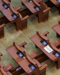 motiunea de cenzura se joaca pana la ultimul vot aici pot aparea surprize doua scenarii care nu sunt excluse