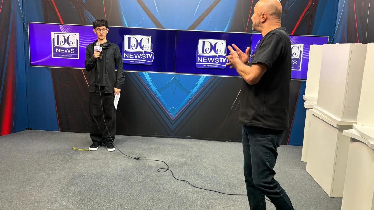 Din redacție direct în teren. Studenții UTM au exersat stand-up-ul jurnalistic și reacțiile în direct la DCNews