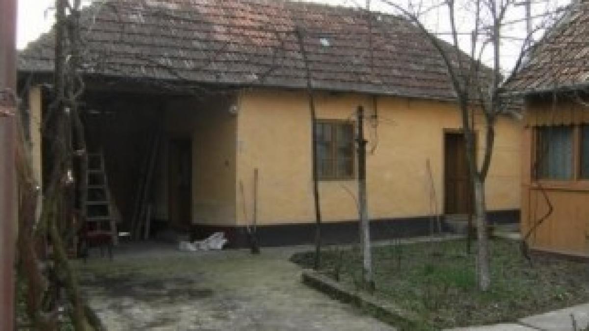 1270565449_86237136_3-vand-casa-sat-Ucuris-jud-Bihor-Oradea-1270565449-e1279187613605