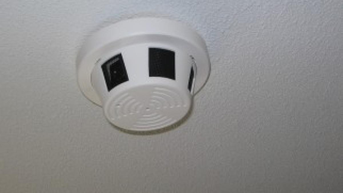 CAMERA_IN_SMOKE_DETECTOR-e1282123426556