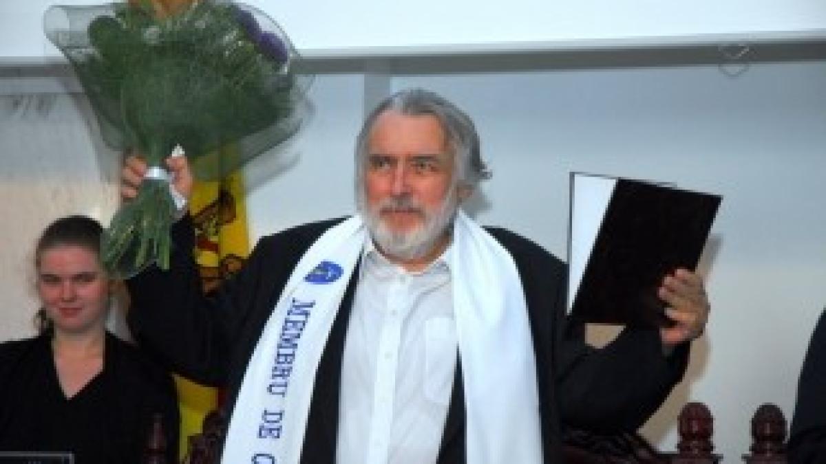 Adrian_Paunescu_Academia_Stiinte_Republica_Moldova_Chisinau_Ordinul_Onoare_30august2010