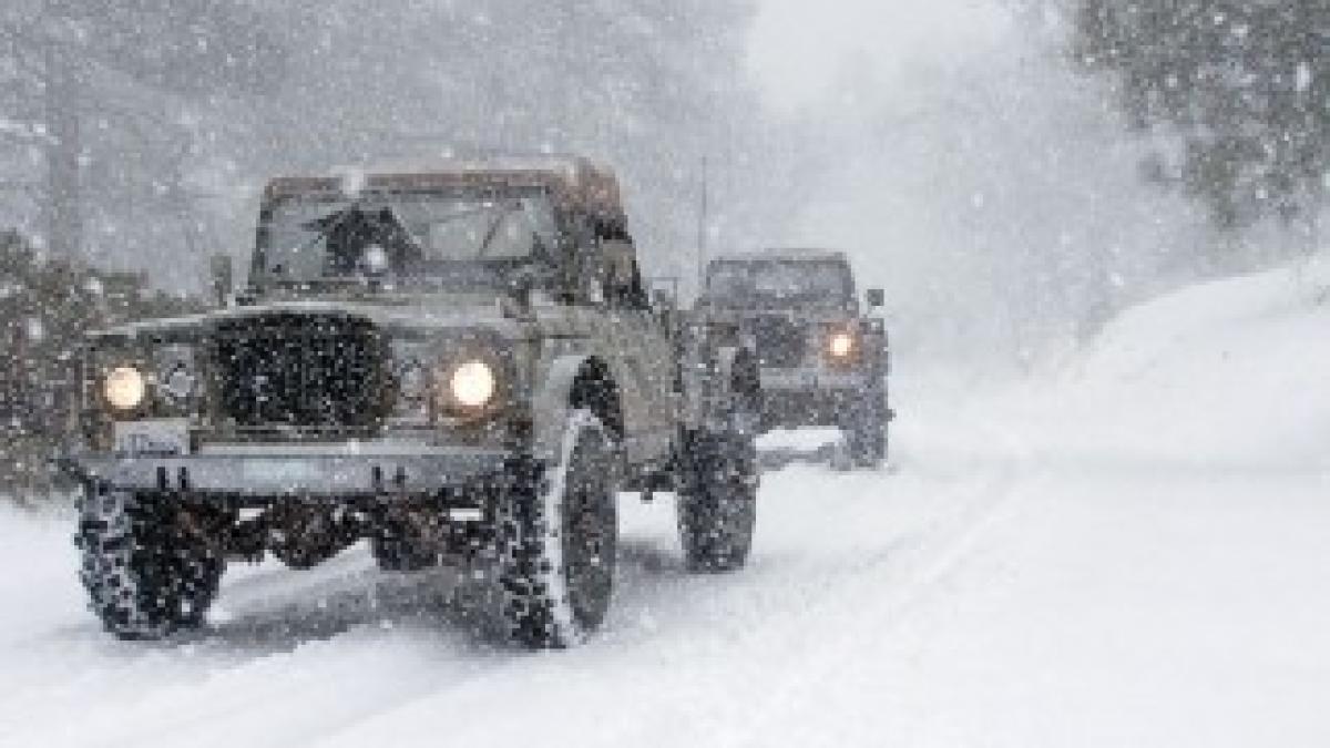 154_0611_01_z+how_to_prepare_for_winter+snowing_front_view