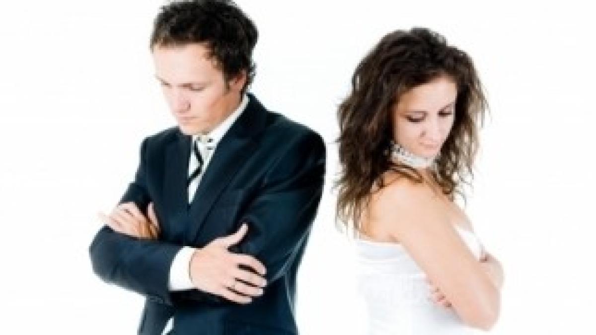 Divorce-Couple-Not-Talking