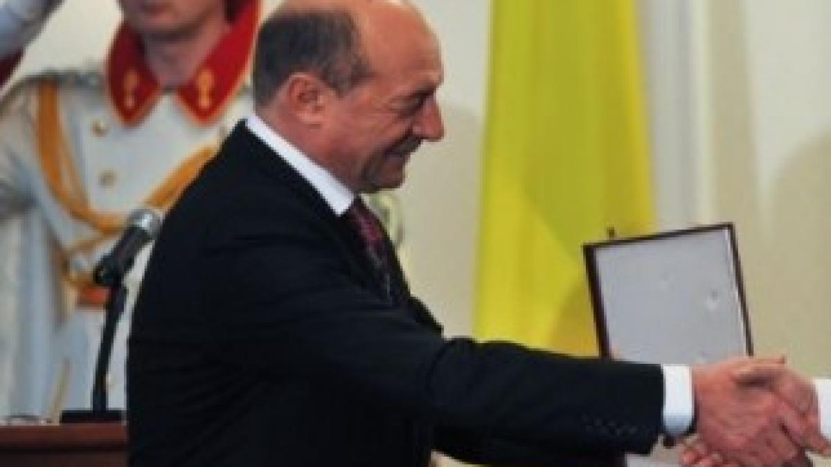 basescu-decoratie_1276149600