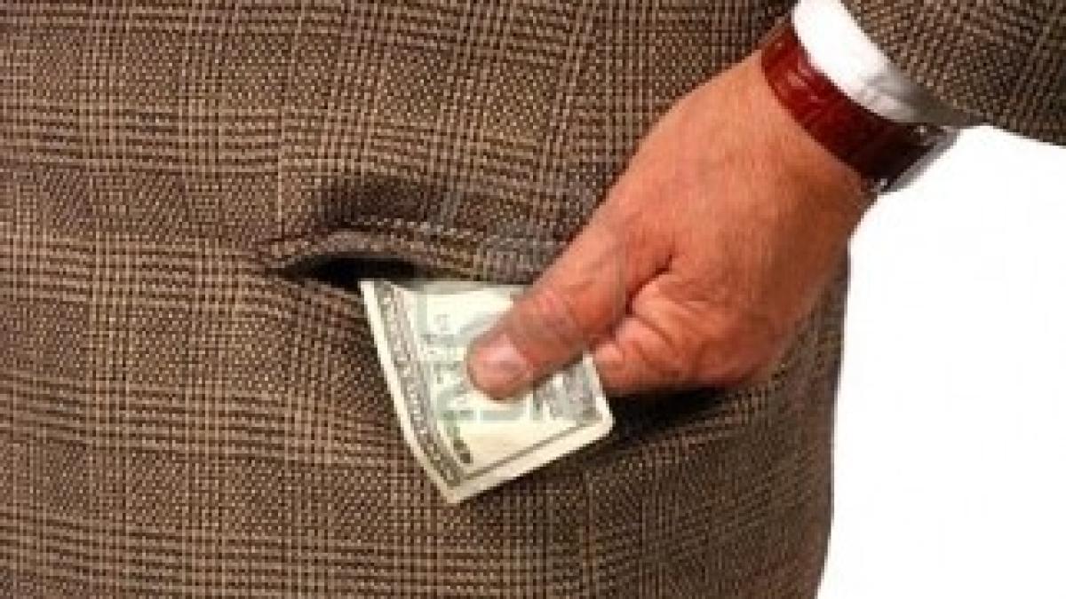 388728-man-discretely-offer-a-bribe