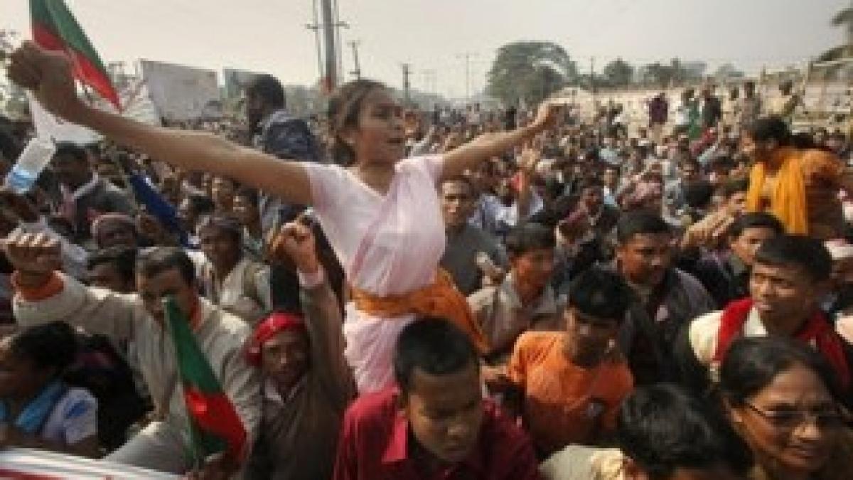 aapone-20110111000288878623-india_protest-layout