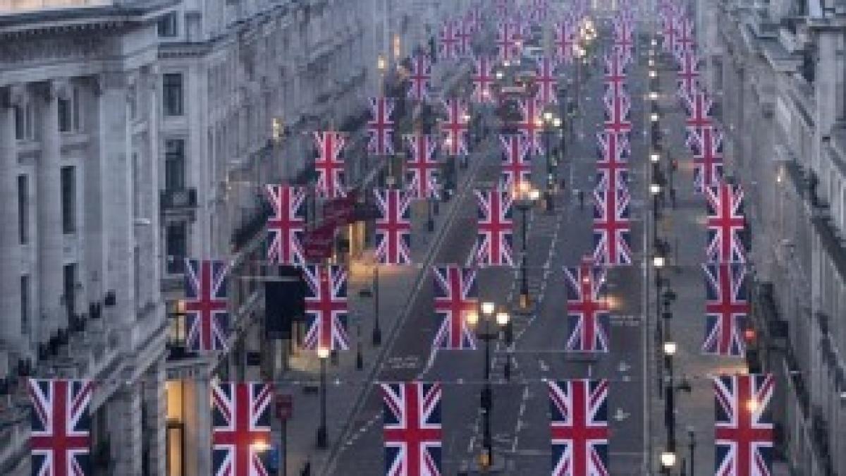 550w_royal_wedding_rolling_3