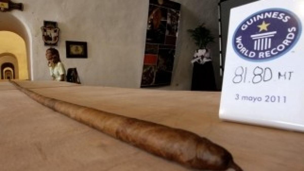 pb-110503-cigar-shulman.photoblog900