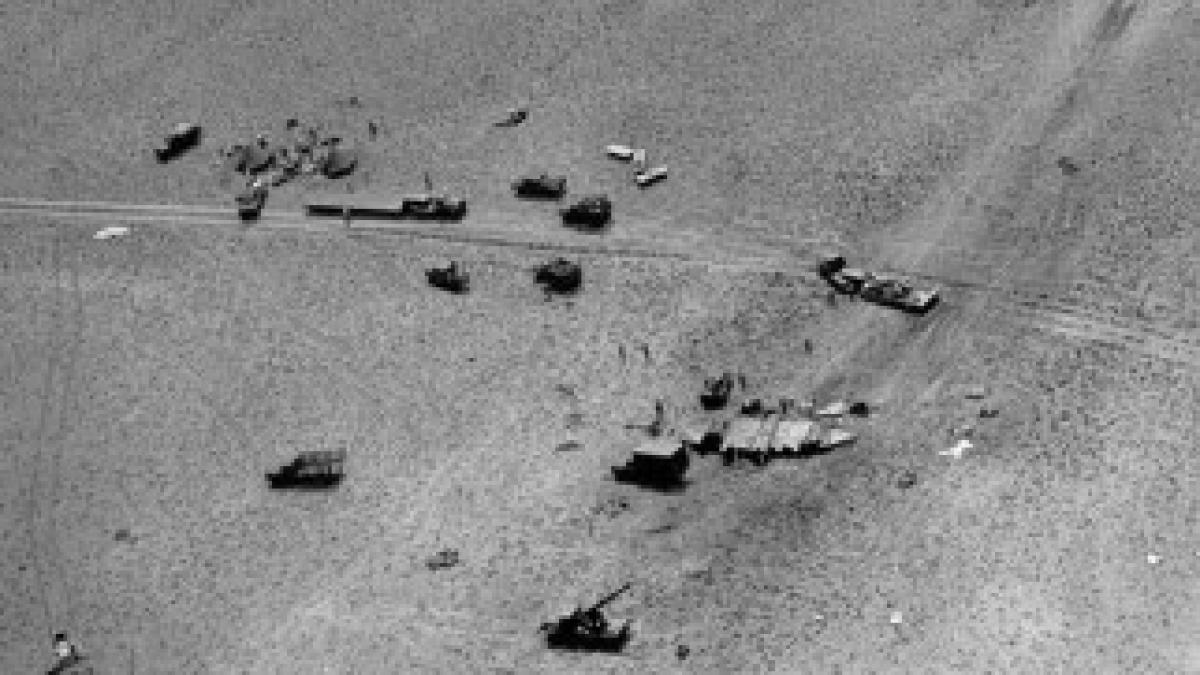 area-51-cover-up-plane-crash-aerial-distant-view-tents_35800_600x450