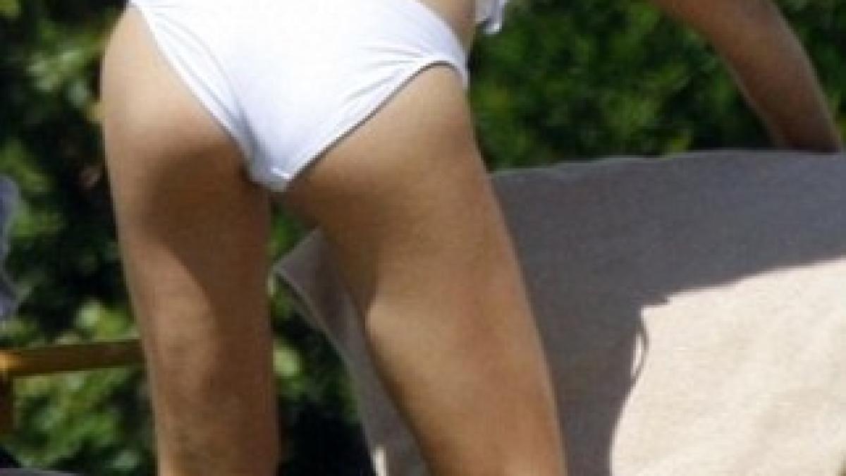 article-2001484-0C7B5F8E00000578-615_306x532