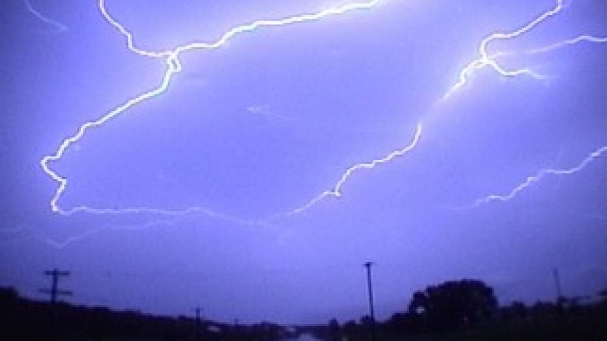 KansasAnvilCrawlerLightning