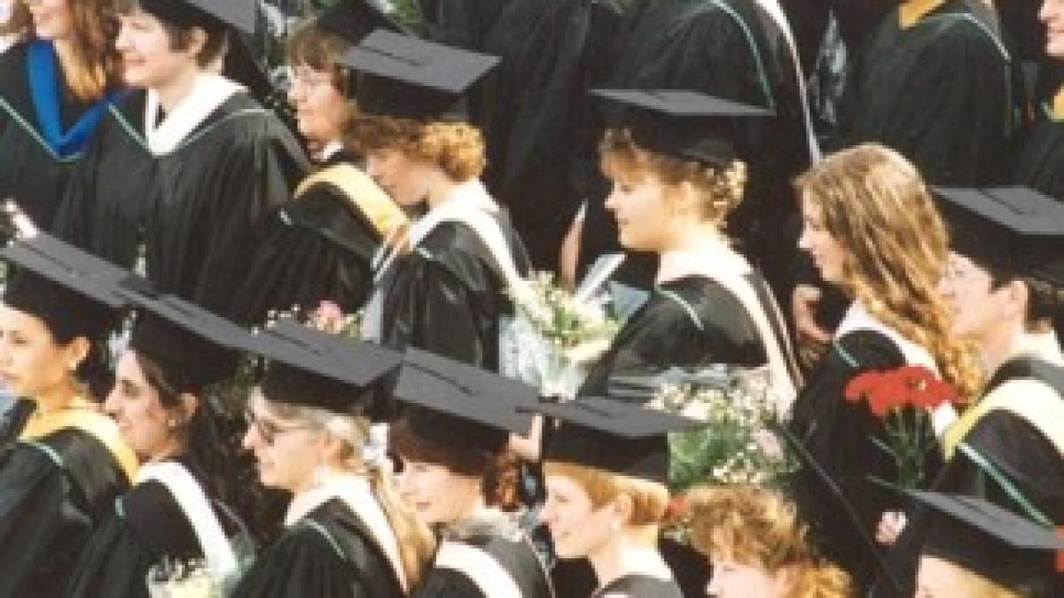 5301996_mortorboards